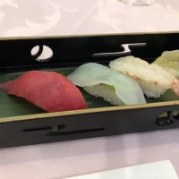 お寿司も頼むことできるそうです。