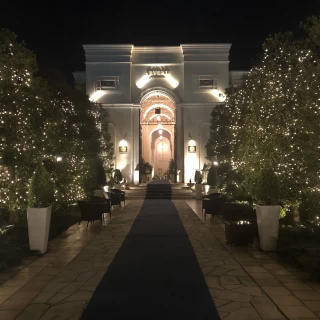 夜の外観
