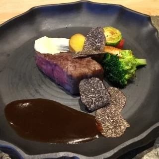 目の前でトリュフを削ってくれるサプライズ！