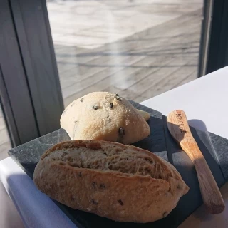 こだわりのあるパンと
そこから見える庭