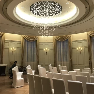 一室をチャペルに仕立て上げています。