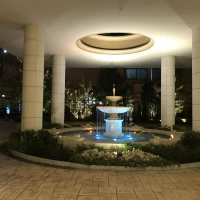 外観の雰囲気がみなとみらいの町並みと合ってる