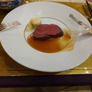 メインは牛肉。