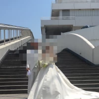 ホテルへと続く階段