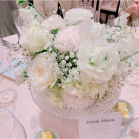 テーブル装花は白基調にしました。