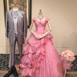 ディズニーキャラクターをモチーフにしたカラードレス