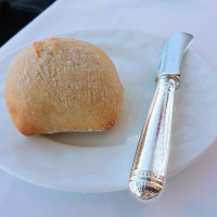 フランスから空輸で届く正真正銘のフランスパン。