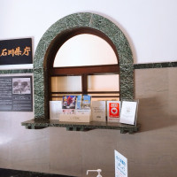 迎賓館正面玄関に「旧石川県庁」とあります。