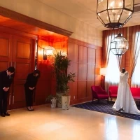 披露宴会場前のホワイエです。レトロモダンです。