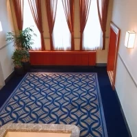 階段を活かして集合写真を踊り場で撮ることができます。