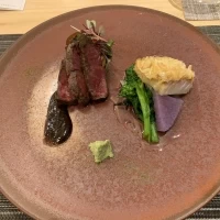 メインの魚(右)と肉(左)
