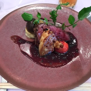フォアグラの牛フィレステーキ！美味しいと好評！