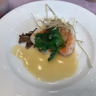 エビと舞茸。これもプリプリで美味しかった。