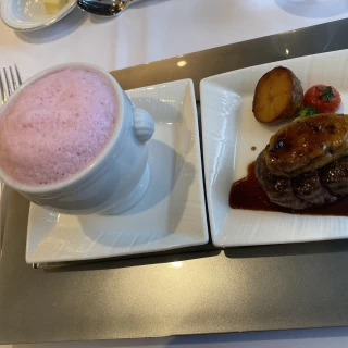 フォアグラがのったお肉