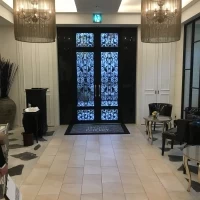 オシャレな大きい入り口