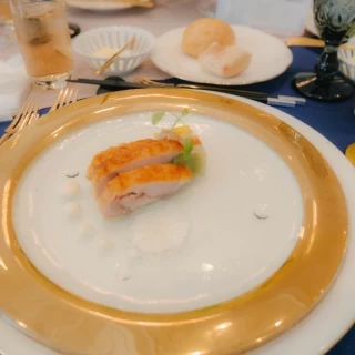 平目のアンクルート甲殻類と白ワインのソース