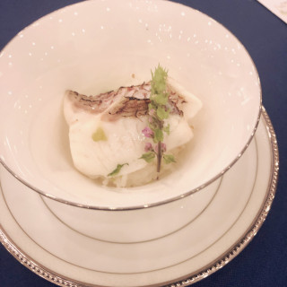 最後に出てくる鯛茶漬け。体に染み渡ります