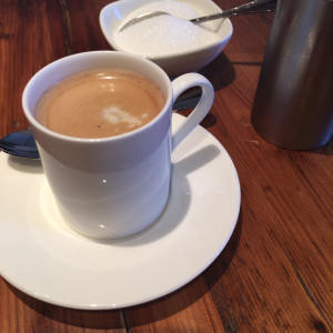 シンプルな食器に美味しいコーヒーを淹れてくれます|554253さんのキハチ青山本店の写真(956055)