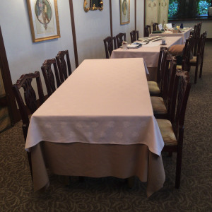 メインテーブルから見たゲストテーブル。アットホームな距離感。|554253さんのRestaurant ラファエル（富ヶ谷）（ウエディング取扱終了）の写真(953609)