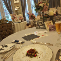 料理や飲み物があると本当の結婚式にいるみたいでした。