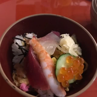 ちらし寿司ケーキを分けたもの