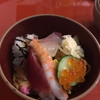 ちらし寿司ケーキを分けたもの