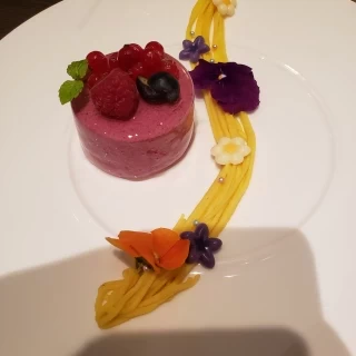 デザートケーキ。ラプンツェルをイメージ。