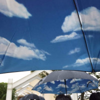 傘の模様が青空という嬉しい気遣いでした