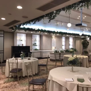 小さい披露宴会場。雰囲気がかわいいんです。
