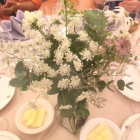 テーブル装花もナチュラルで可愛かったです。