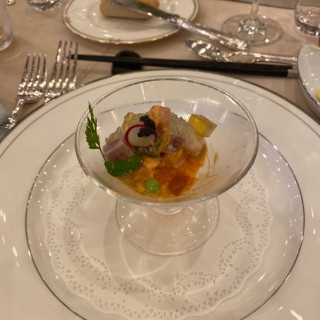 前菜の料理は少し物足りないですが、味は抜群の美味しさですよー