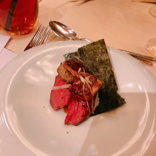 フォアグラと神戸牛の握り。好評でした。
