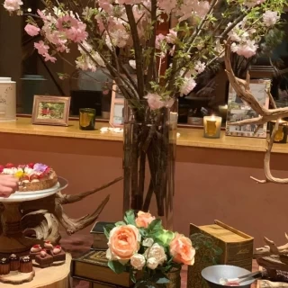 デザートブュッフェのところの装花