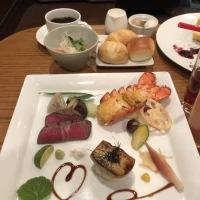 披露宴後、新郎新婦控え室にて