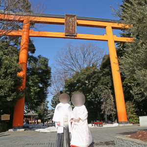 立派な鳥居の前で|554622さんの川越氷川神社・氷川会館の写真(982610)