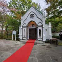 旧軽井沢礼拝堂です
当日は赤いカーペットが敷かれます