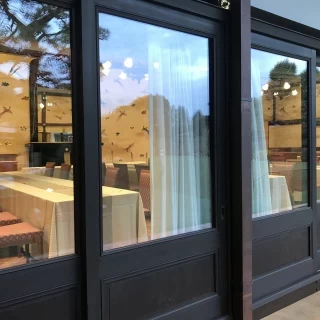 お色直しの際など窓側から入場できるそうです