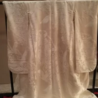 同じ場所に白無垢も飾られていて刺繍が細かく素敵