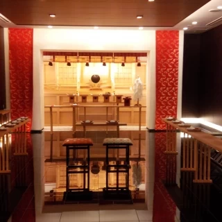 和モダンな雰囲気の館内神殿