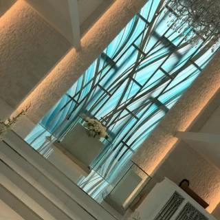 ステンドグラスの色が綺麗