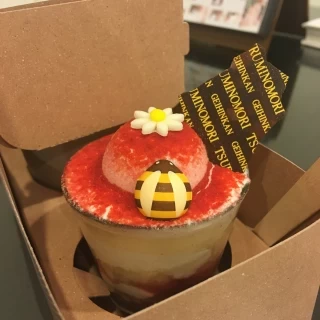 ハチがかわいいデザート