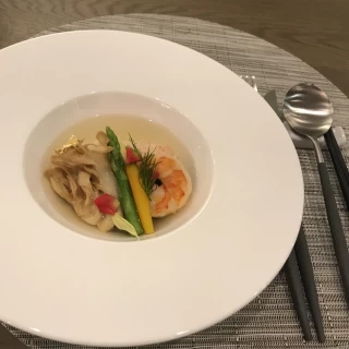パフォーマンス付きのスープ