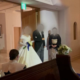 新婦が父と入場です。