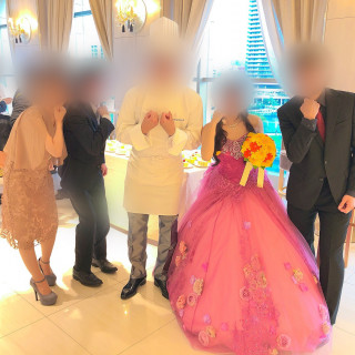 デザートブッフェの時に新郎新婦と撮影出来ました。