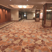ロビーのシャンデリアも輝いていて綺麗