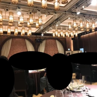 クラシカルな雰囲気の披露宴会場