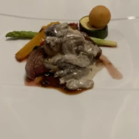 披露宴終了後、控室にて用意してくださったお肉料理です。