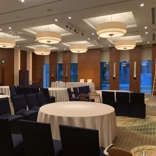 窓付の披露宴会場