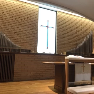 温かみのある雰囲気のチャペル