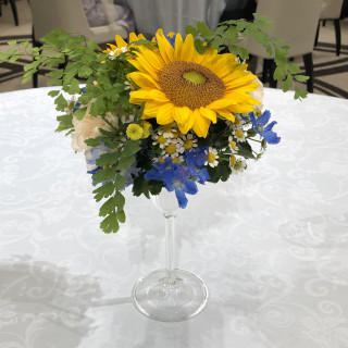 8月の式だったためテーブルのお花は向日葵がメインでした